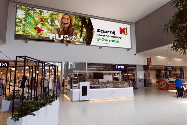 Największy baner reklamowy o powierzchni 68,4 m2 i wymiarach 18x3,8m zlokalizowany przy Jysk, Douglas i Deichmann.