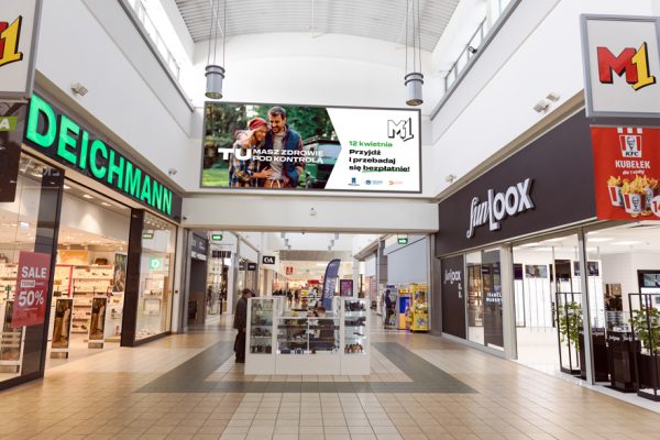 Baner reklamowy o wymiarach 9x3m i łacznej powierzchni 27 m2 znajdujący się przy Jysk, CCC i Deichmann.