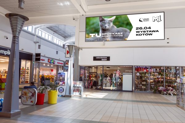 Baner znajdujący się przy MediaMarkt, Sports Direct i H&M o wymiarach 9x3m i łącznej powierzchni reklamowej 27 m2.